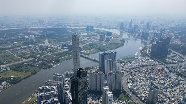 空に照らされた都市風景の高角度の景色