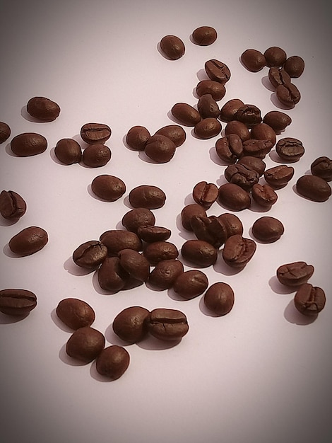 Photo high angle view of coffee beans on table