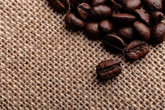 Photo high angle view of coffee beans on table