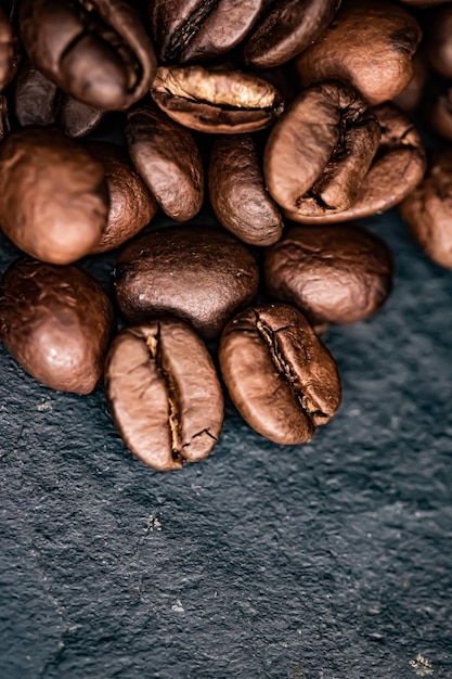 Photo high angle view of coffee beans on table