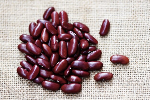 Photo high angle view of coffee beans over white background