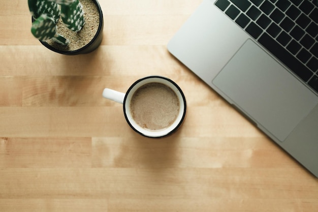 Photo high angle view of coffee cup on table