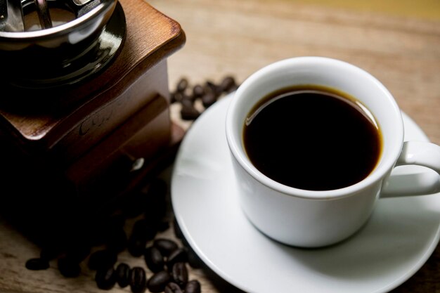 Foto vista ad alto angolo della tazza di caffè sul tavolo