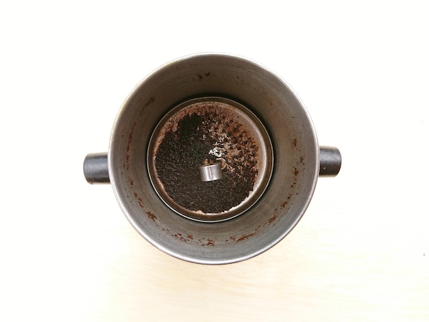 Foto vista ad alto angolo della tazza di caffè sul tavolo