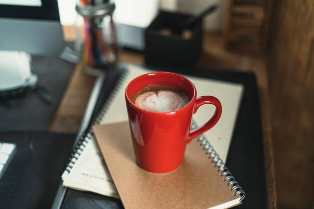 Photo high angle view of coffee cup on table