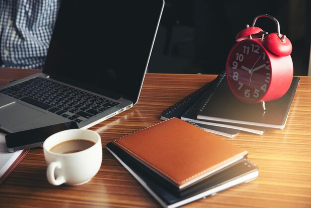 Photo high angle view of coffee cup on table