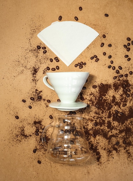 Foto vista ad alto angolo della tazza di caffè sul tavolo