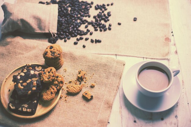 Photo high angle view of coffee on table