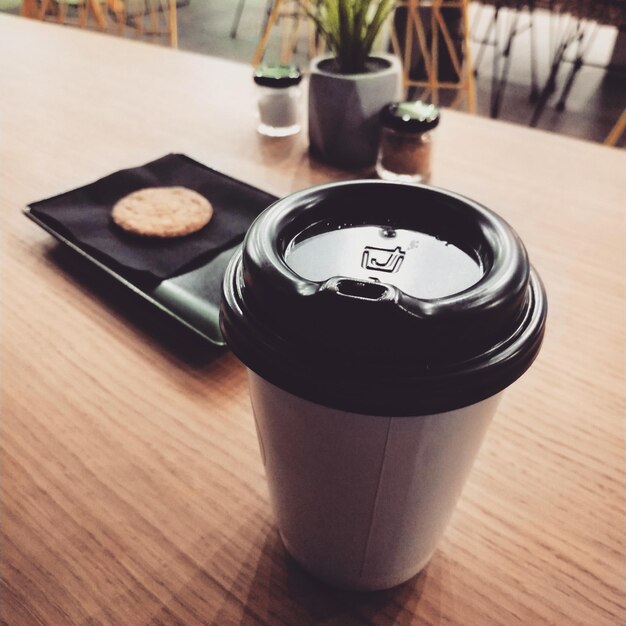 Photo high angle view of coffee on table