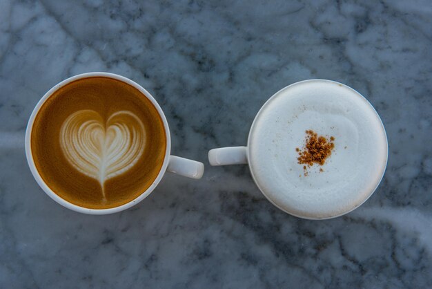 Foto vista ad alto angolo del caffè sul tavolo