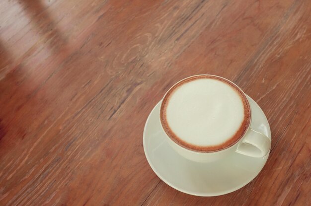 Foto vista ad alto angolo del caffè sul tavolo