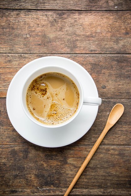 Foto vista ad alta angolazione del caffè sul tavolo