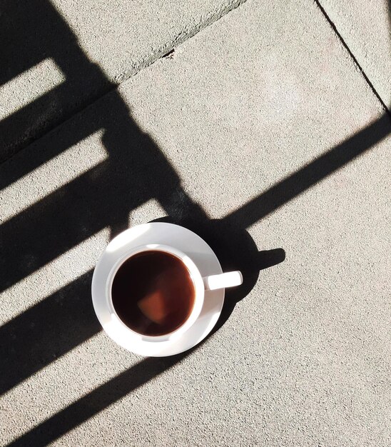 Photo high angle view of coffee on table