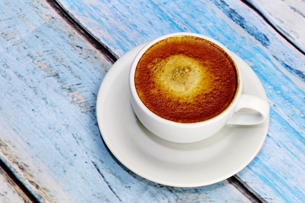 テーブルの上のコーヒーの高角度のビュー