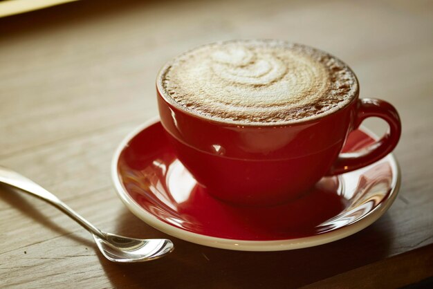 Foto vista ad alta angolazione del caffè sul tavolo