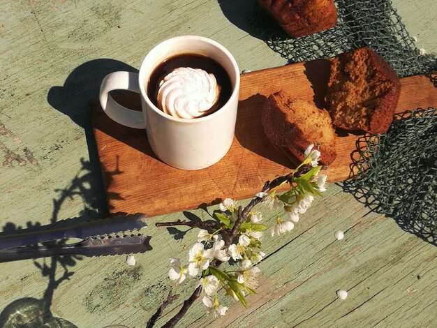 Photo high angle view of coffee on table