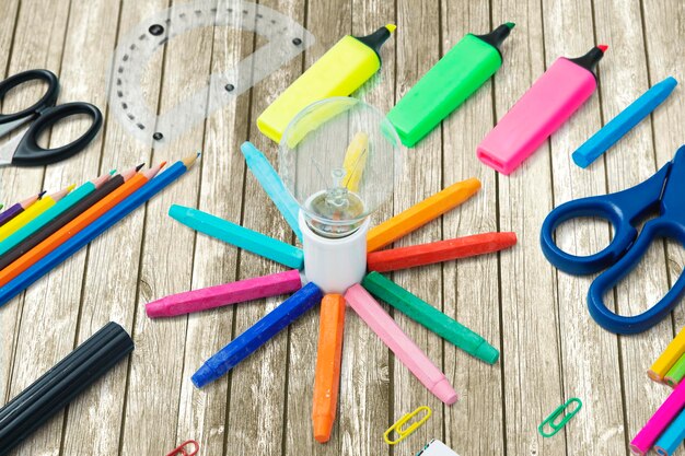 Photo high angle view of colored pencils on table