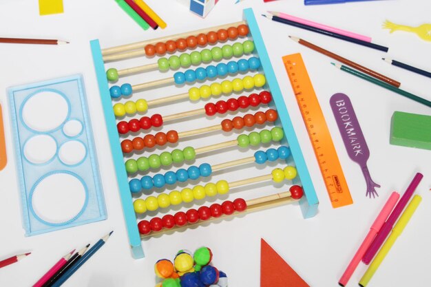 Photo high angle view of colored pencils on table