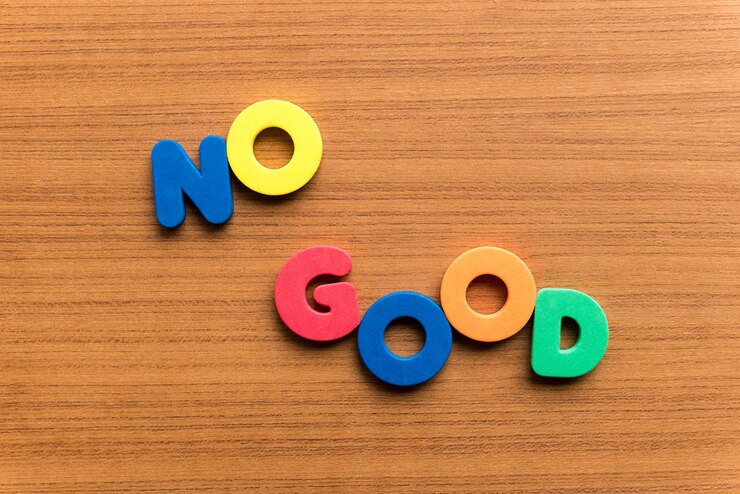 फोटो high angle view of colorful no good text on wooden table