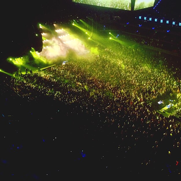 Photo high angle view of crowd at music festival