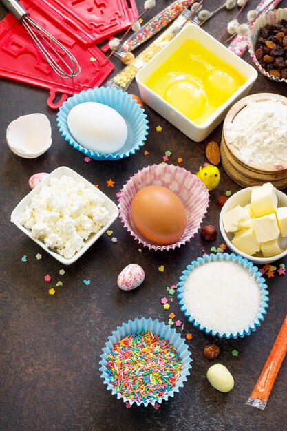 Foto vista ad alta angolazione dei cupcake sul tavolo