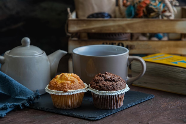 Foto vista ad alta angolazione dei cupcake sul tavolo