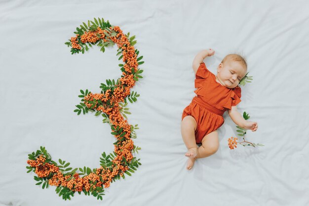 Photo high angle view of cute baby on bed