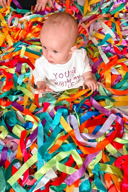 Foto vista ad alta angolazione di giocattoli per bambini carini