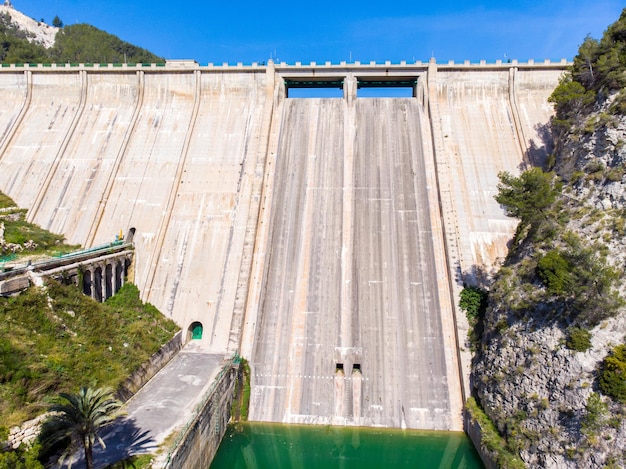 Photo high angle view of dam by river against sky