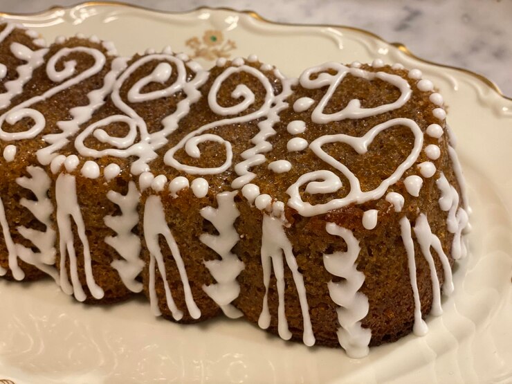 Photo high angle view of  decorated soft gingerbread
