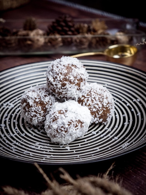 Foto vista ad alta angolazione del dessert nel piatto