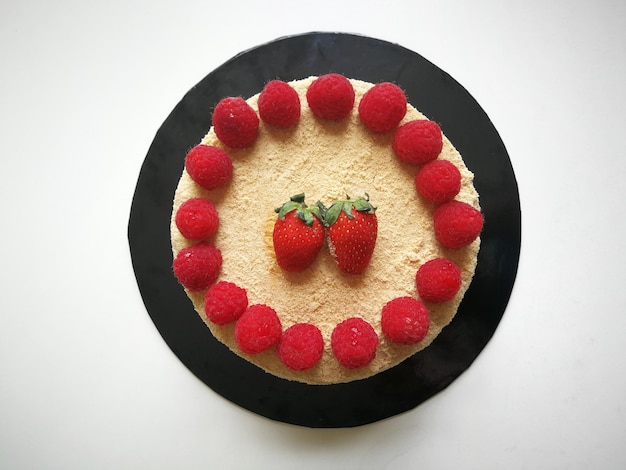 Foto vista ad alta angolazione del dessert su sfondo bianco