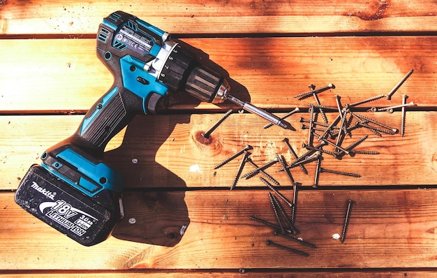 Photo high angle view of drill machine on table