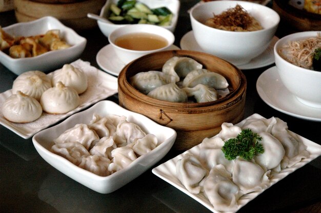 Photo high angle view of dumplings on table