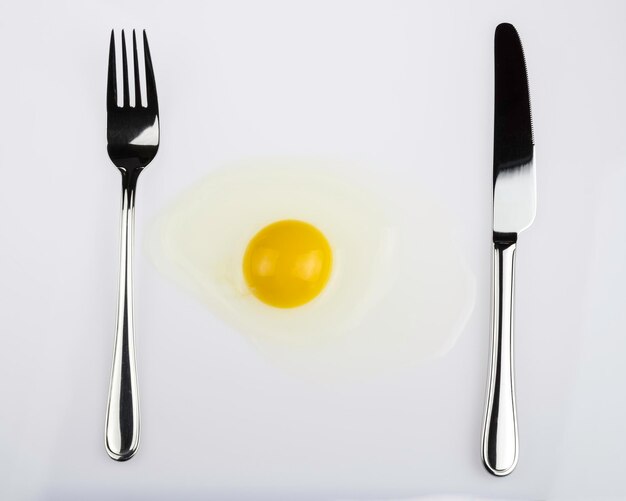 Photo high angle view of egg in plate on table