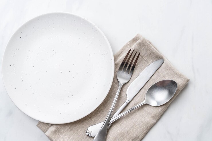 Photo 테이블 위 에 있는 접시 에 있는 달 의 높은 각도 시각