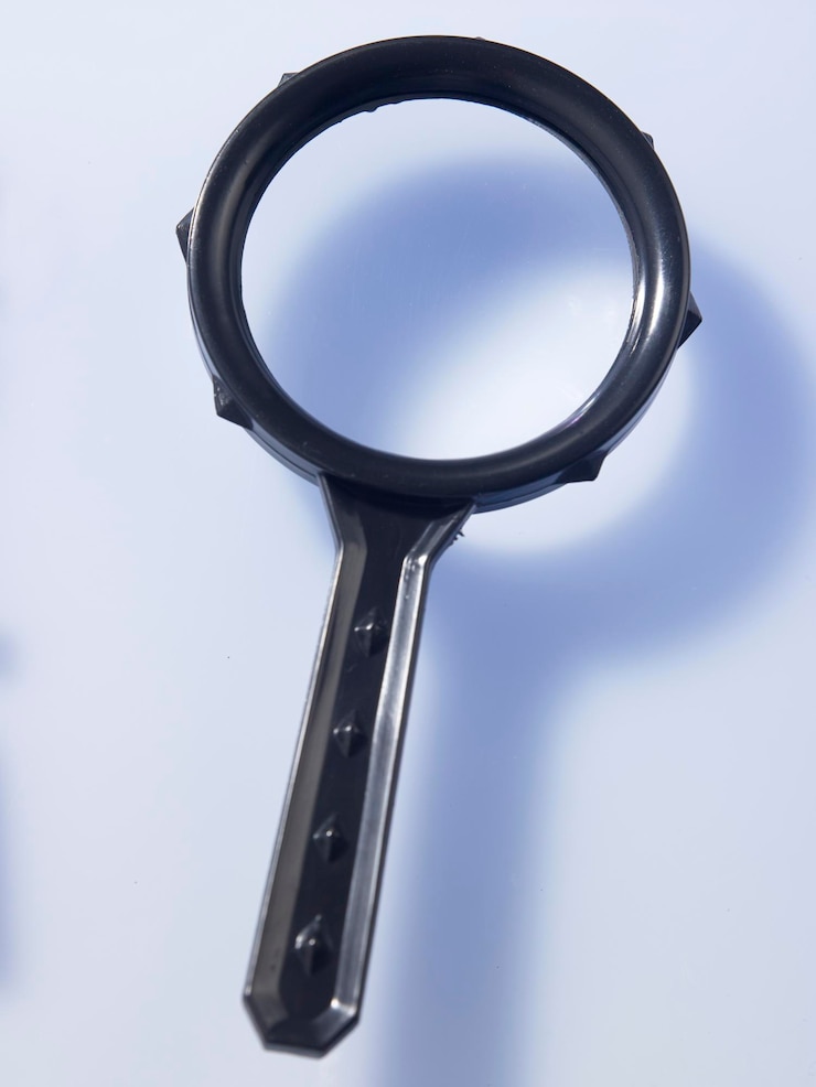 Photo high angle view of electric lamp against white background