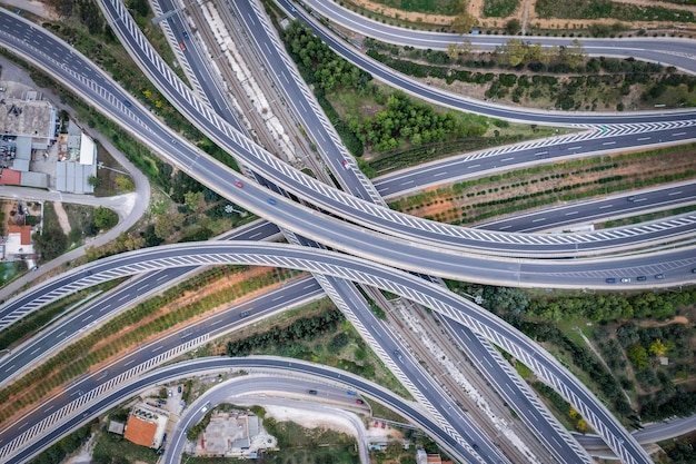 Foto vista ad alto angolo di una strada elevata in città