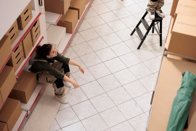 Photo high angle view of empty chairs on floor