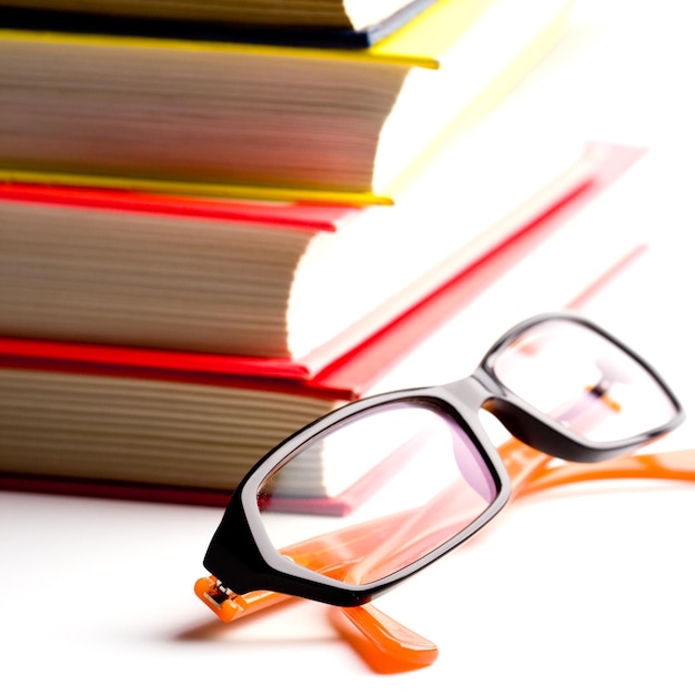 Photo high angle view of eyeglasses on table