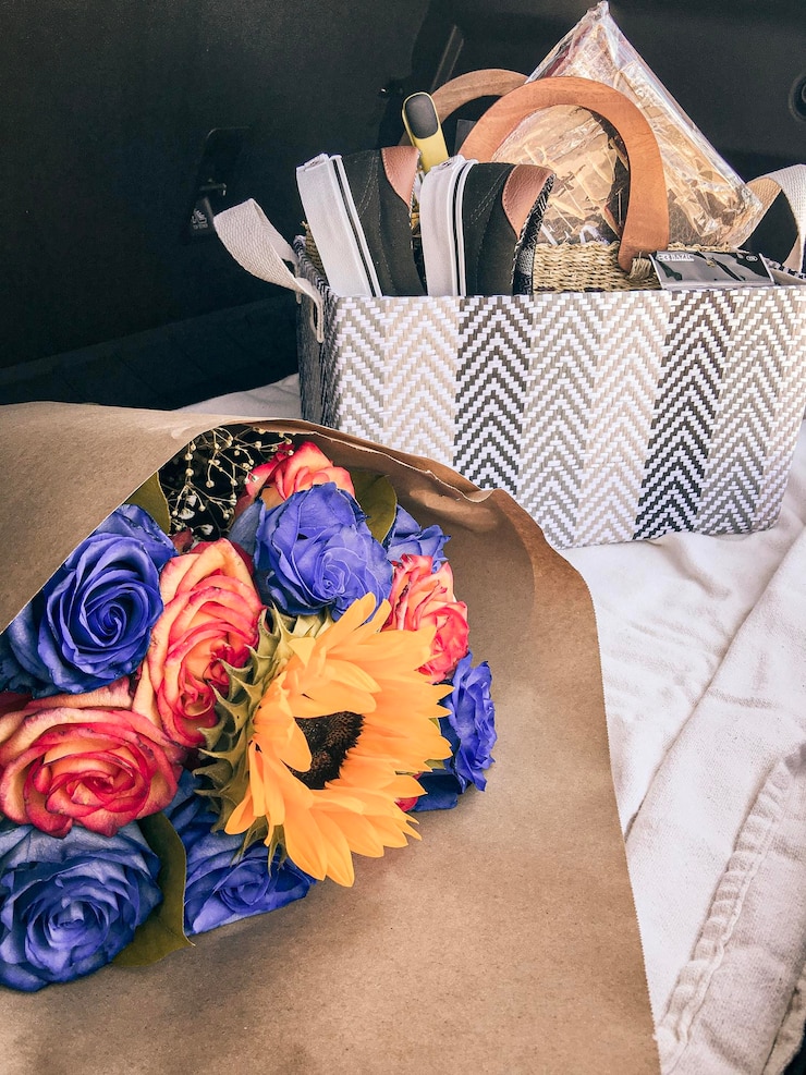 Photo high angle view of flower bouquet on table