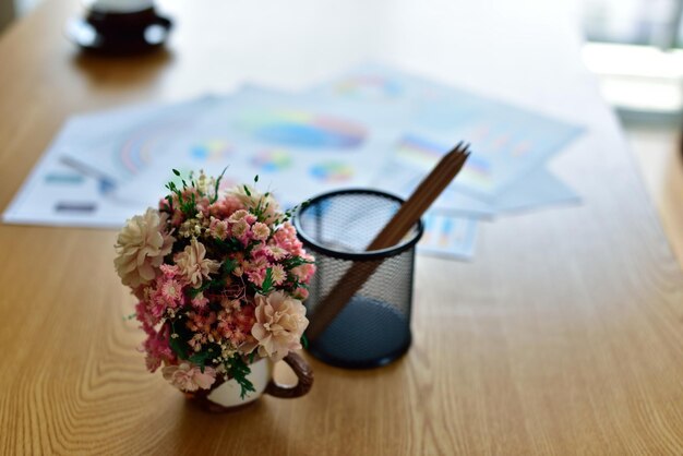 Photo high angle view of flower vase on table