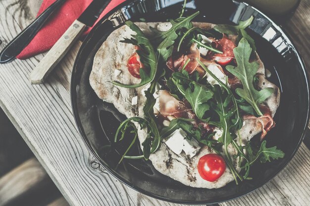 Photo high angle view of food in bowl on table