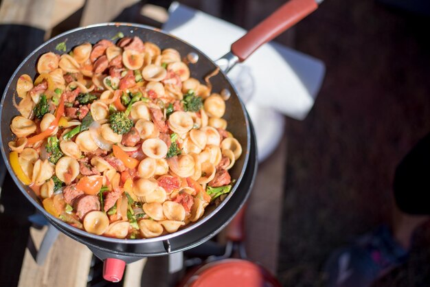 Photo high angle view of food in cooking pan