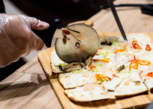 Foto veduta ad alto angolo dell'alimento sul tavolo da taglio