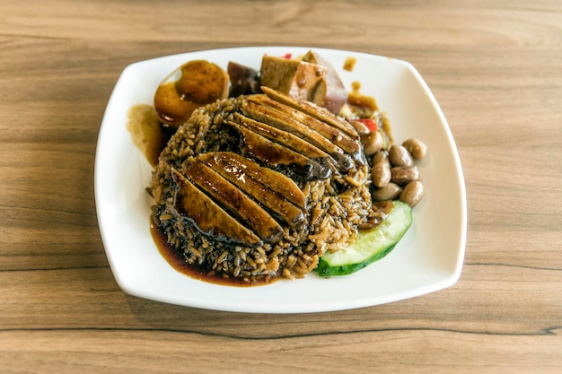 Photo high angle view of food in plate on table