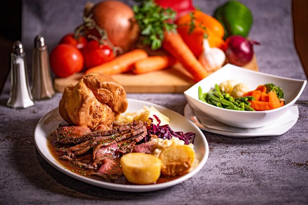 Photo high angle view of food in plate on table