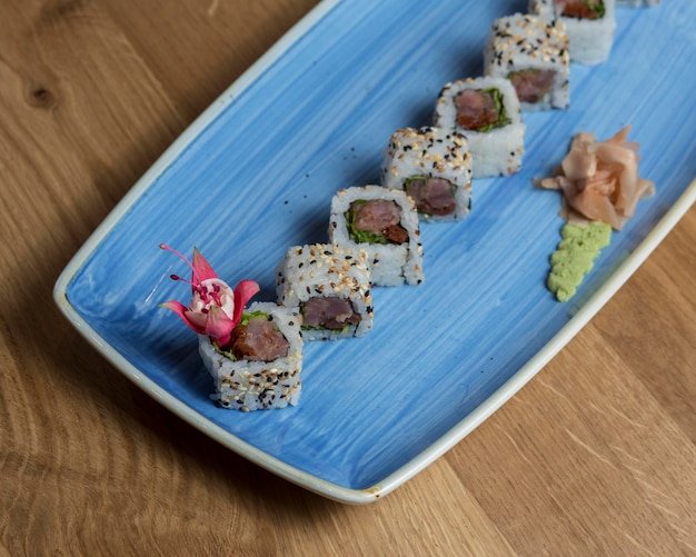 Photo high angle view of food in plate on table