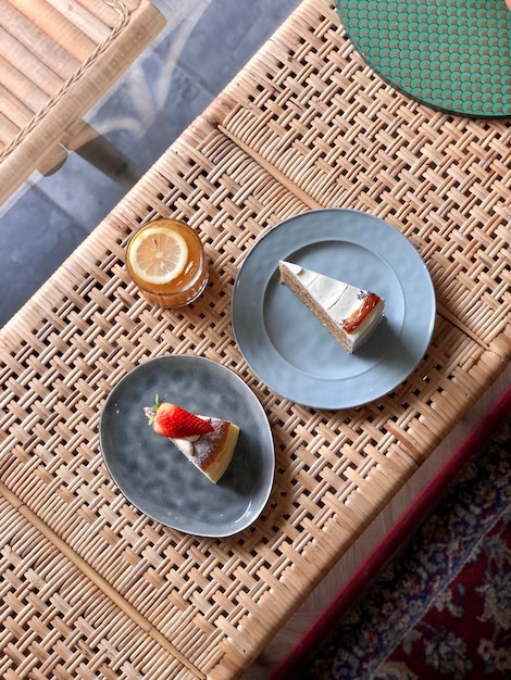 Photo high angle view of food in plate on table