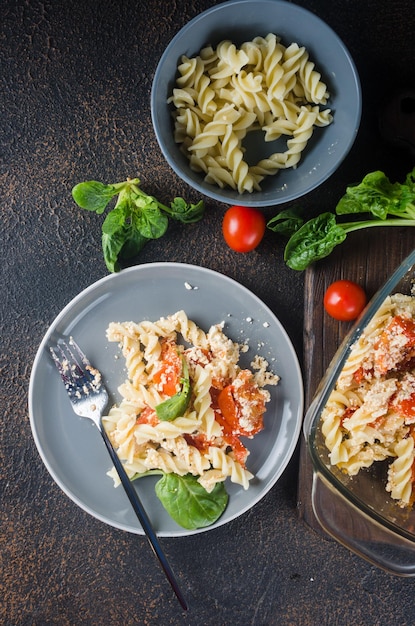 Foto vista ad alto angolo del cibo nel piatto sulla tavola